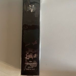 NIB - KVD Lock It Foundation Brush